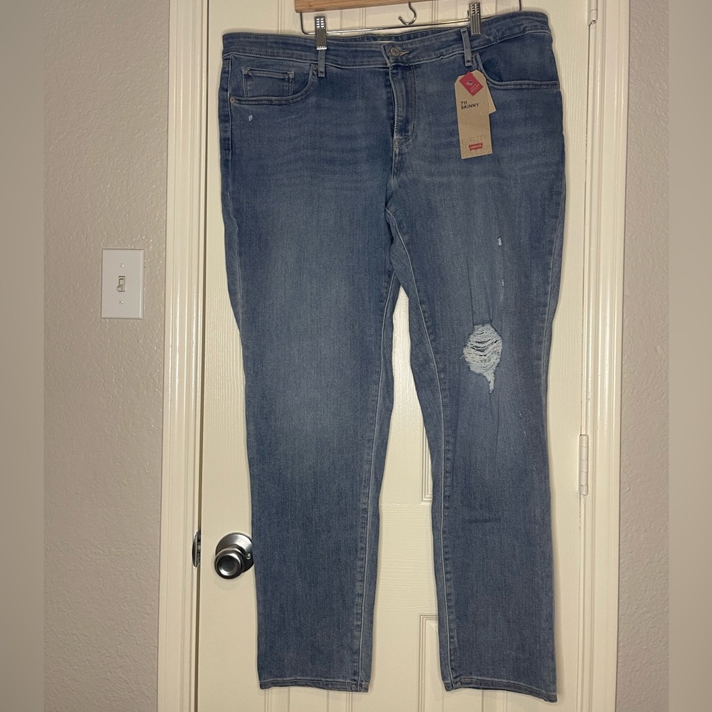 Levi’s 711 Skinny 20W